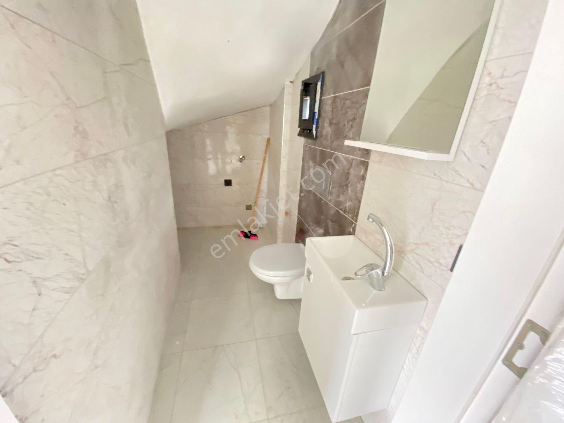 Seferihisar 'doğanbeyde Satılık 3+1 Köşe Villa 'önü Yeşil Alan - Görsel 12