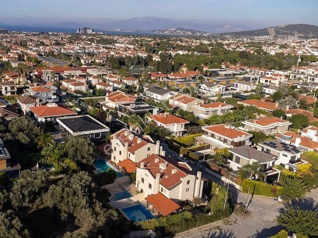 Çeşme Göbene'de Havuzlu 4+1 Satılık Villa - Görsel 10
