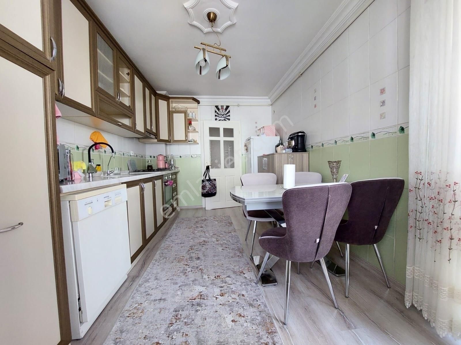 Piyade Mah De 4+1 Arakat Köşe Başı Çift Banyolu Geniş Daire - Görsel 15