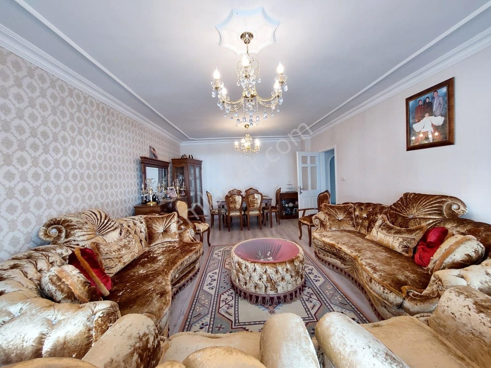 Piyade Mah De 4+1 Arakat Köşe Başı Çift Banyolu Geniş Daire - Görsel 16