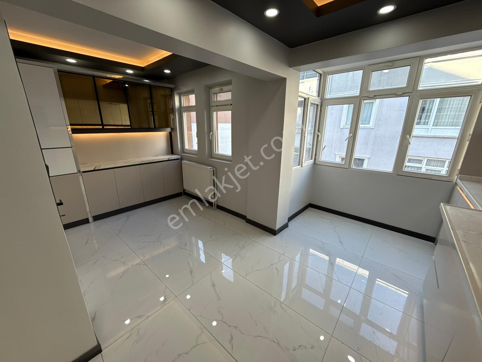 Ankara Kazanç'tan Kusursuz Tasarımıyla Cadde Üzerinde Satılık 4+1 Teras Daire - Görsel 22