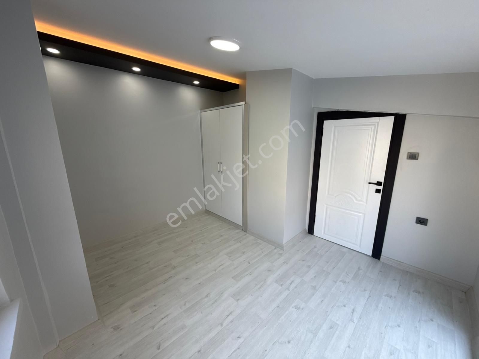Ankara Kazanç'tan Kusursuz Tasarımıyla Cadde Üzerinde Satılık 4+1 Teras Daire - Görsel 14
