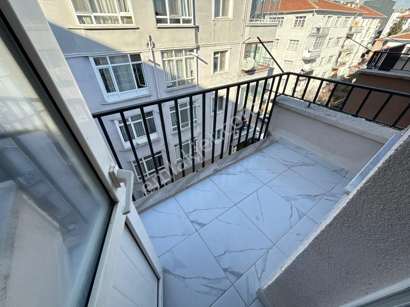 Ankara Kazanç'tan Kusursuz Tasarımıyla Cadde Üzerinde Satılık 4+1 Teras Daire - Görsel 25