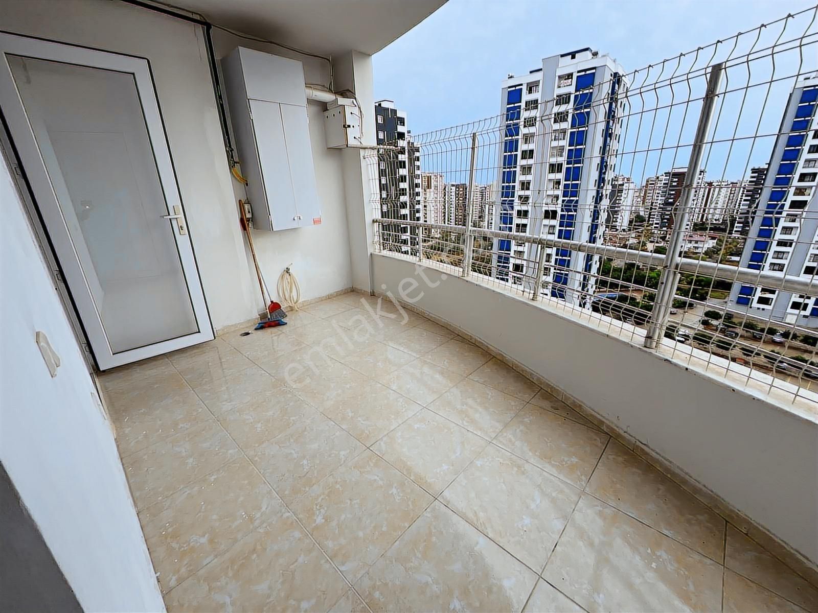 Mezitli Akdeniz'de Nezih Sitede Kiralık Geniş 4+1 Salon - Görsel 21