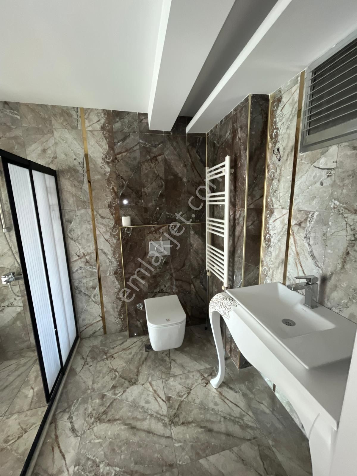 Mezitli Akdeniz'de Nezih Sitede Kiralık Geniş 4+1 Salon - Görsel 7