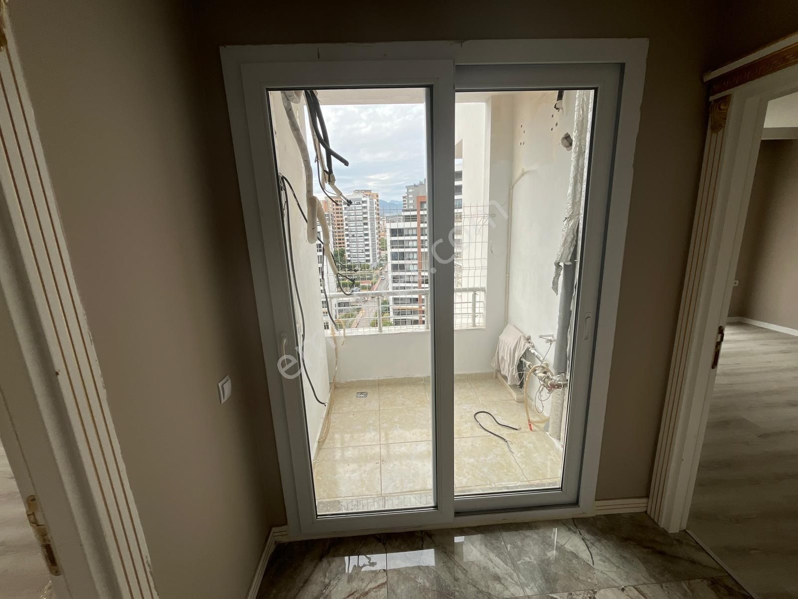 Mezitli Akdeniz'de Nezih Sitede Kiralık Geniş 4+1 Salon - Görsel 27