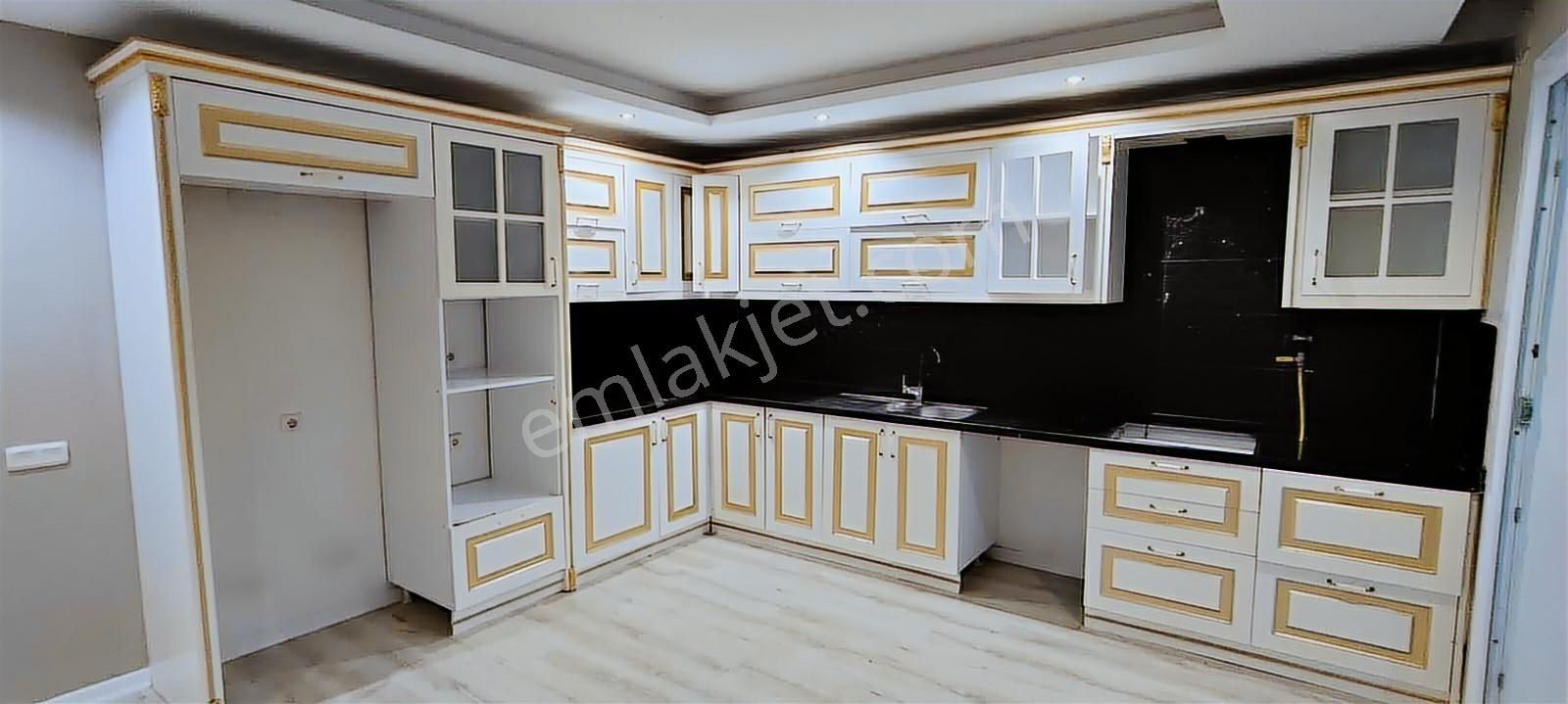 Mezitli Akdeniz'de Nezih Sitede Kiralık Geniş 4+1 Salon - Görsel 30