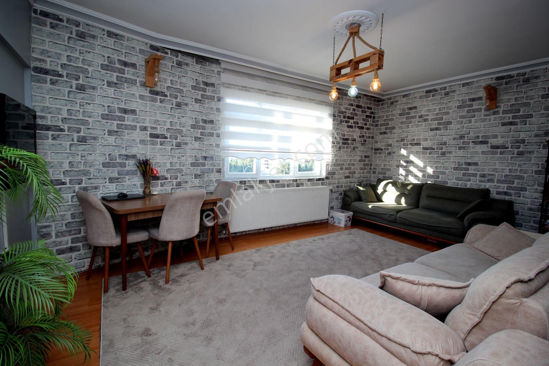 Emre Emlak'tan Piyade'de Gimsa Yakını Full Eşyalı Ön Cephe Satılık 2+1 Daire - Görsel 3