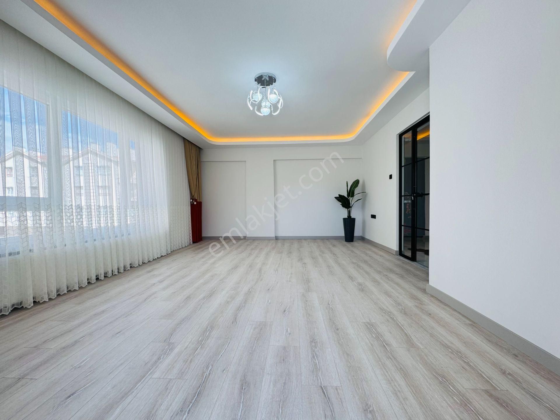 Nam-ak Emlak'tan Full Yapılı Şık Tasarım Güney Cephe 3+1 Daire - Görsel 12
