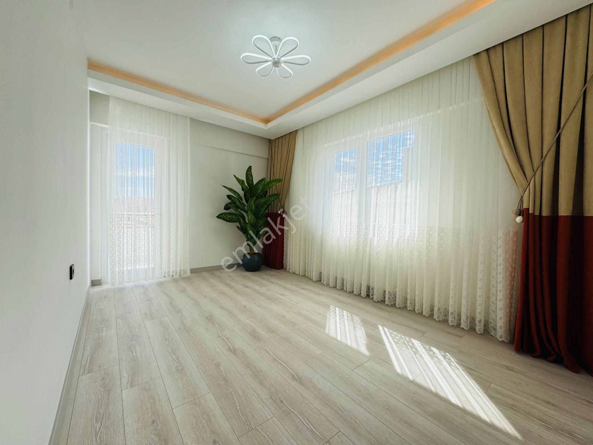 Nam-ak Emlak'tan Full Yapılı Şık Tasarım Güney Cephe 3+1 Daire - Görsel 13