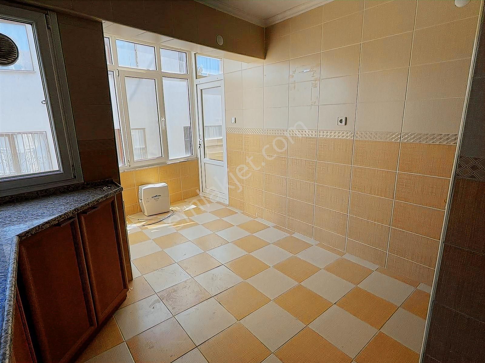 Ordu Caddesi Yanı Otoparklı Geniş 3+1 Ara Kat Kiralık Daire - Görsel 13