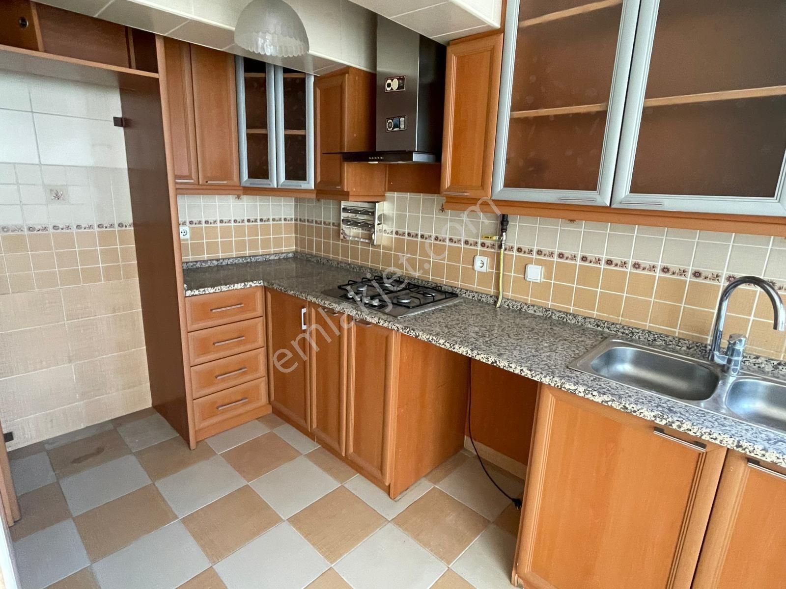 Ordu Caddesi Yanı Otoparklı Geniş 3+1 Ara Kat Kiralık Daire - Görsel 10