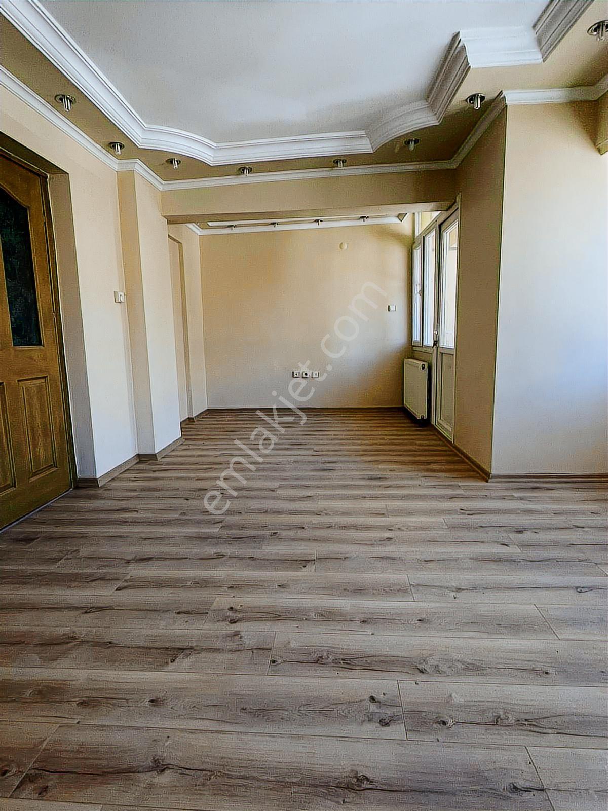 Ordu Caddesi Yanı Otoparklı Geniş 3+1 Ara Kat Kiralık Daire - Görsel 13