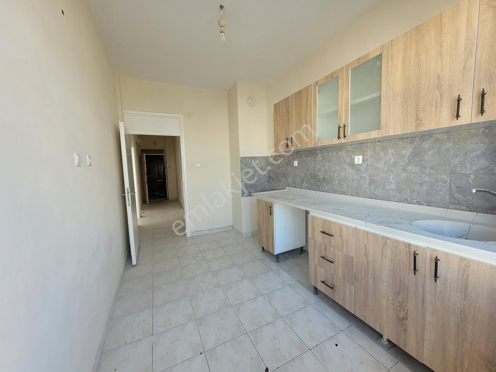 Özgürlük'te Kiralık 3+1 125 M2 3.kat İçi Yapılı Daire