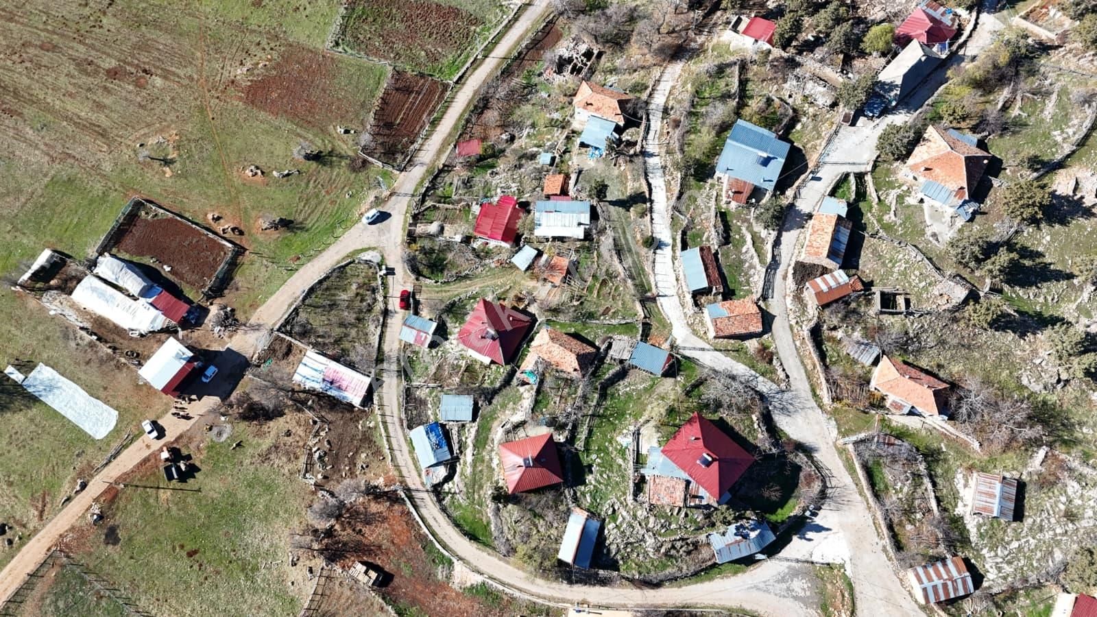 Beyşehir Yeşildağ'da 1385 M2 Arsa İçinde 2 Adet 2 Katlı Taş Ev - Görsel 18