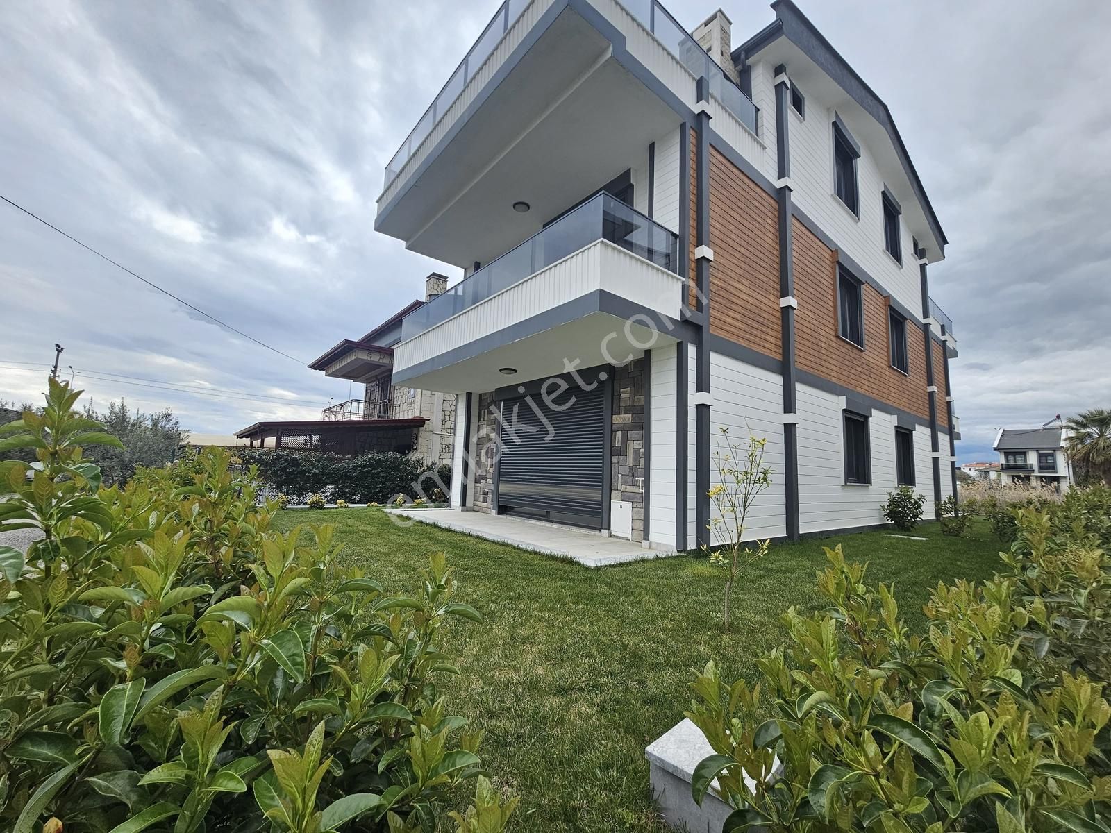 Eu Gayrimenkulden Yerden Isıtmalı 3+1 Villa