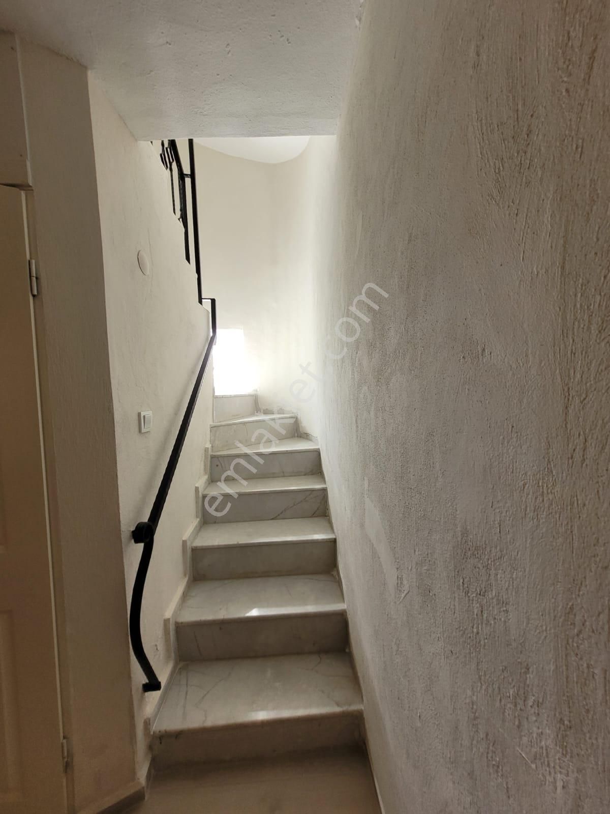 Kuşadası Güzelçamlı"da Denize Yürüme Mesafesinde 3+1 Satılık Tripleks Villa - Görsel 13