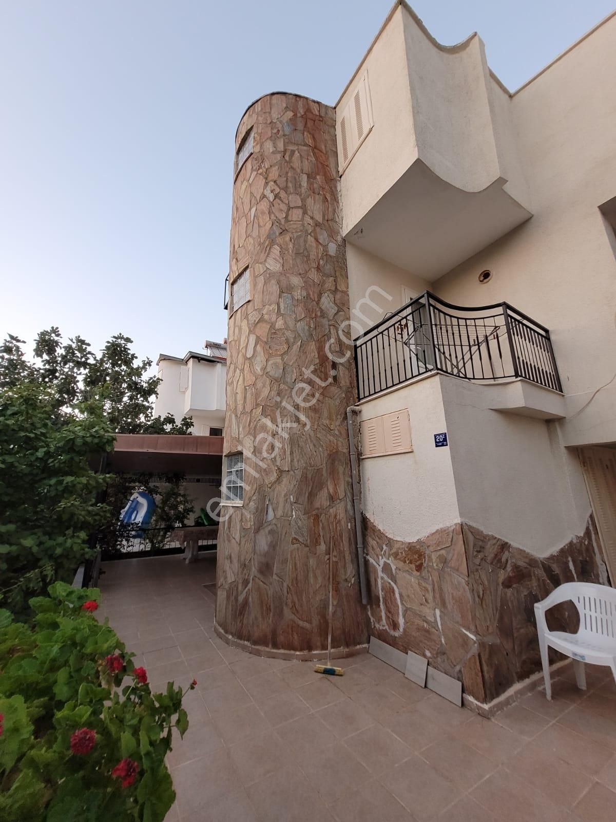 Kuşadası Güzelçamlı"da Denize Yürüme Mesafesinde 3+1 Satılık Tripleks Villa - Görsel 31