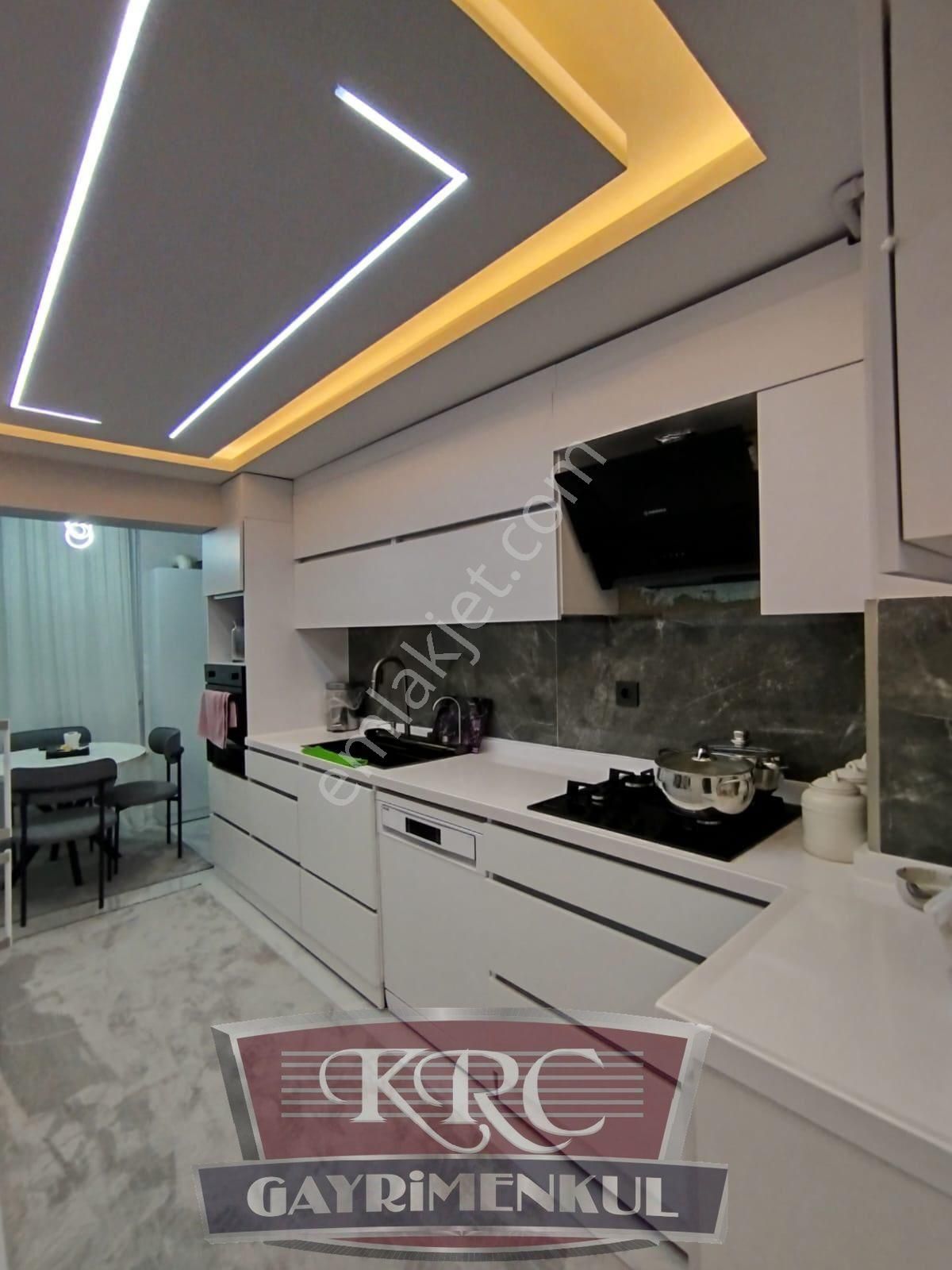 Krc'den Nato Yolu Caddesine 5 Dk Mesafede İçi Full Lüks Yapılı 3+1 Satılık Daire