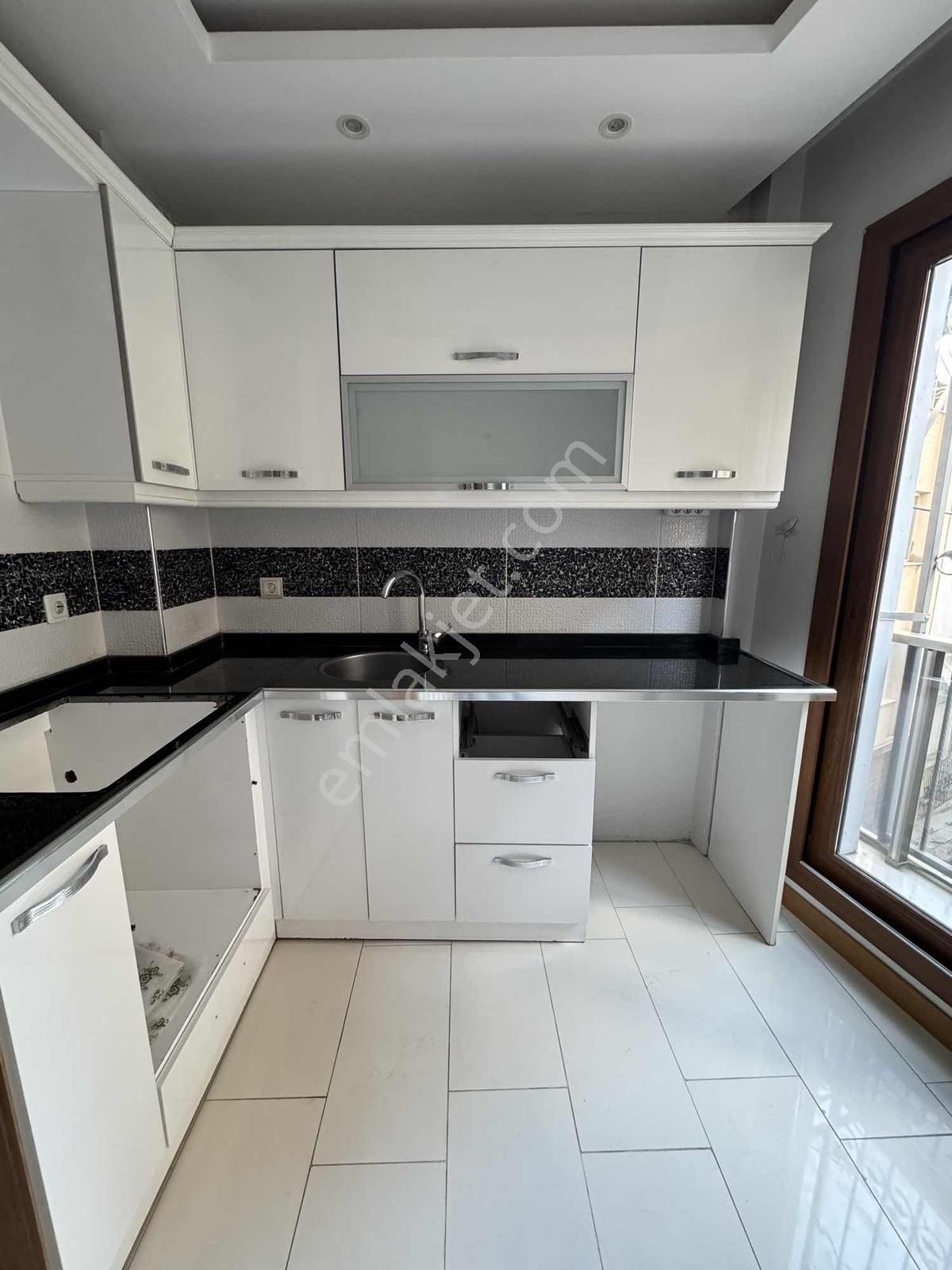 Akyüz Emlaktan Buca Güven Mah. 2+1 Kiralık 90 M2 Daire