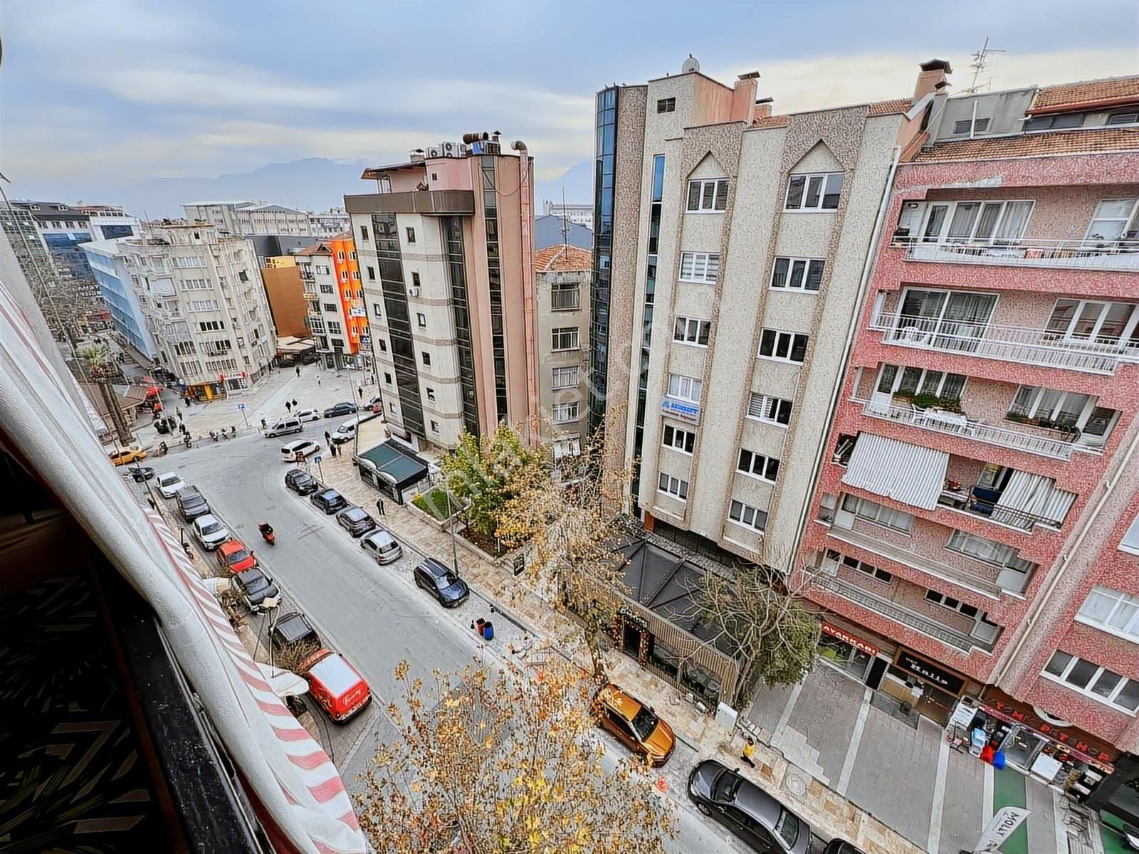 Denizli'nin Kalbinde Zirve Keyfi:3 Cepheli,saunalı,manzaralı 3+1 - Görsel 8