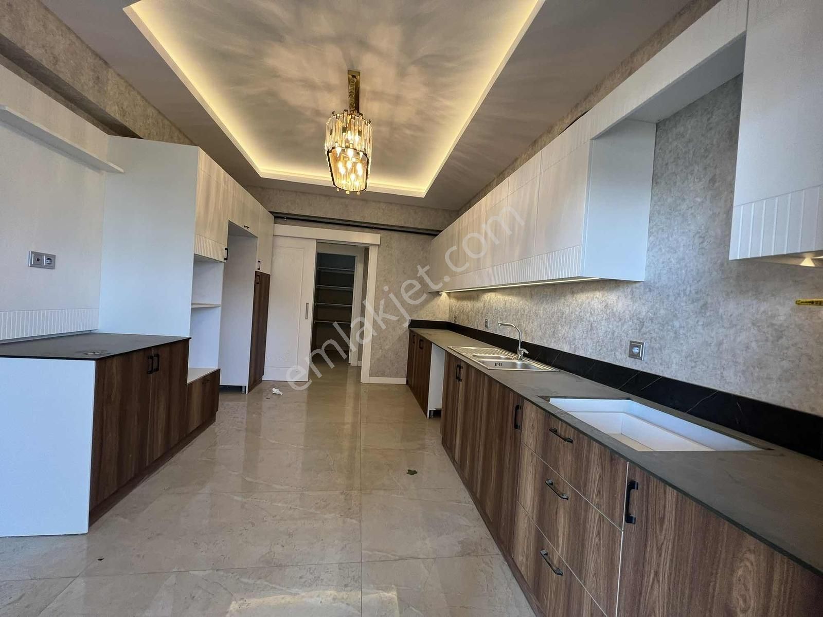 Konumdan Karataş Merkezde Ultra Lüks 3+1 Satılık Daire