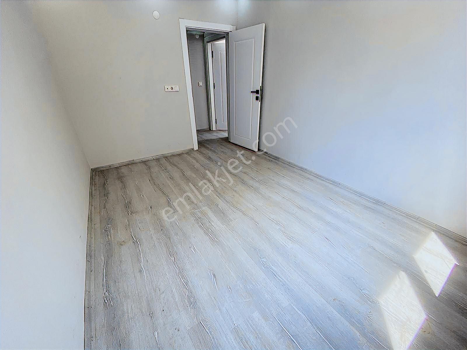 Havuzlu Site İçerisinde Arakat Kat Cephe Seçenekli 1+1 Daireler - Görsel 8