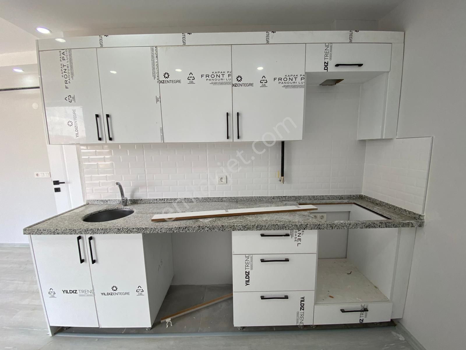 Havuzlu Site İçerisinde Arakat Kat Cephe Seçenekli 1+1 Daireler - Görsel 6