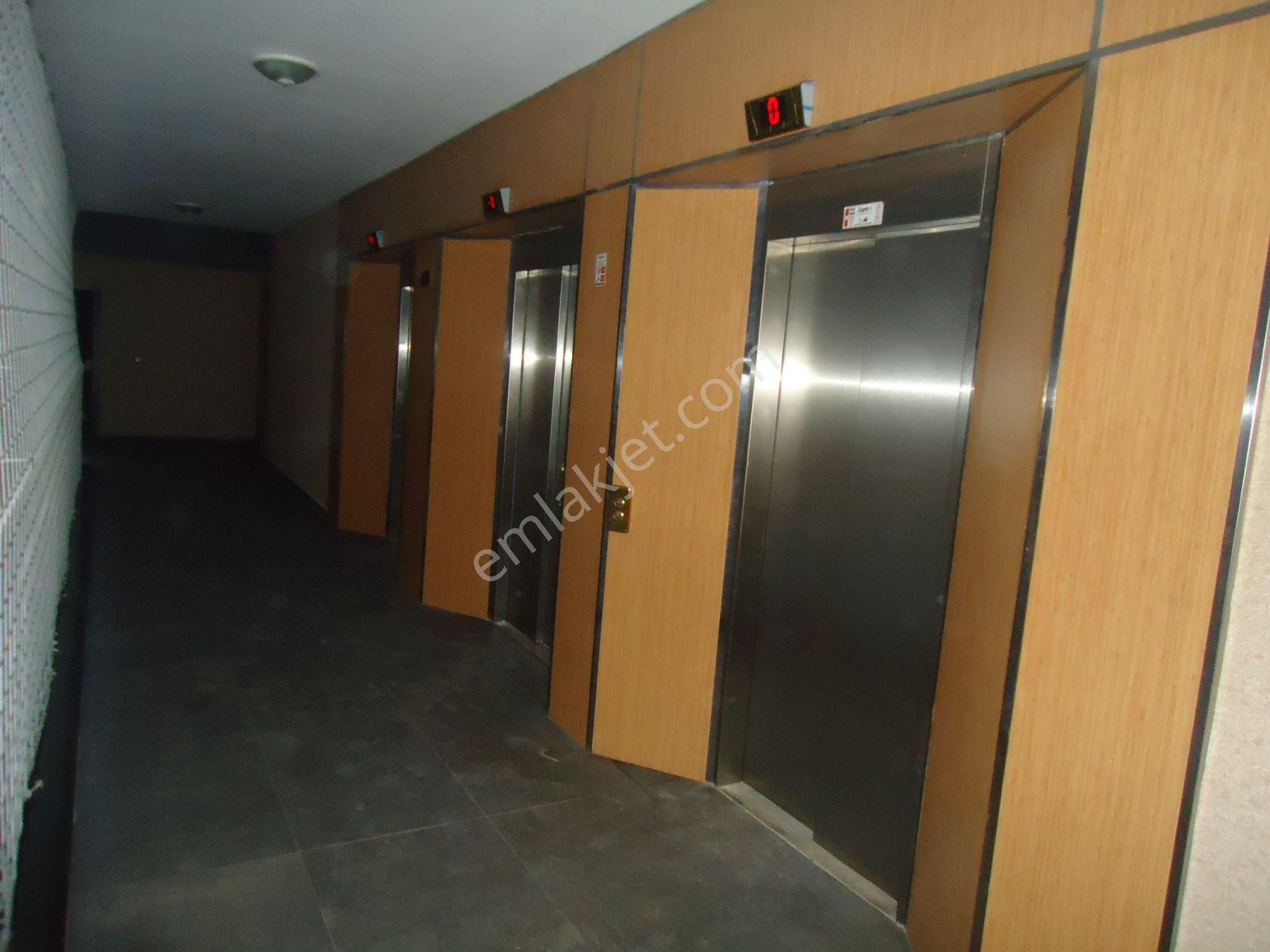 Krc'den Manzaralı Keçiören Ovacıkta Full Yapılı Katta Kiralık 4+1 Daire - Görsel 3