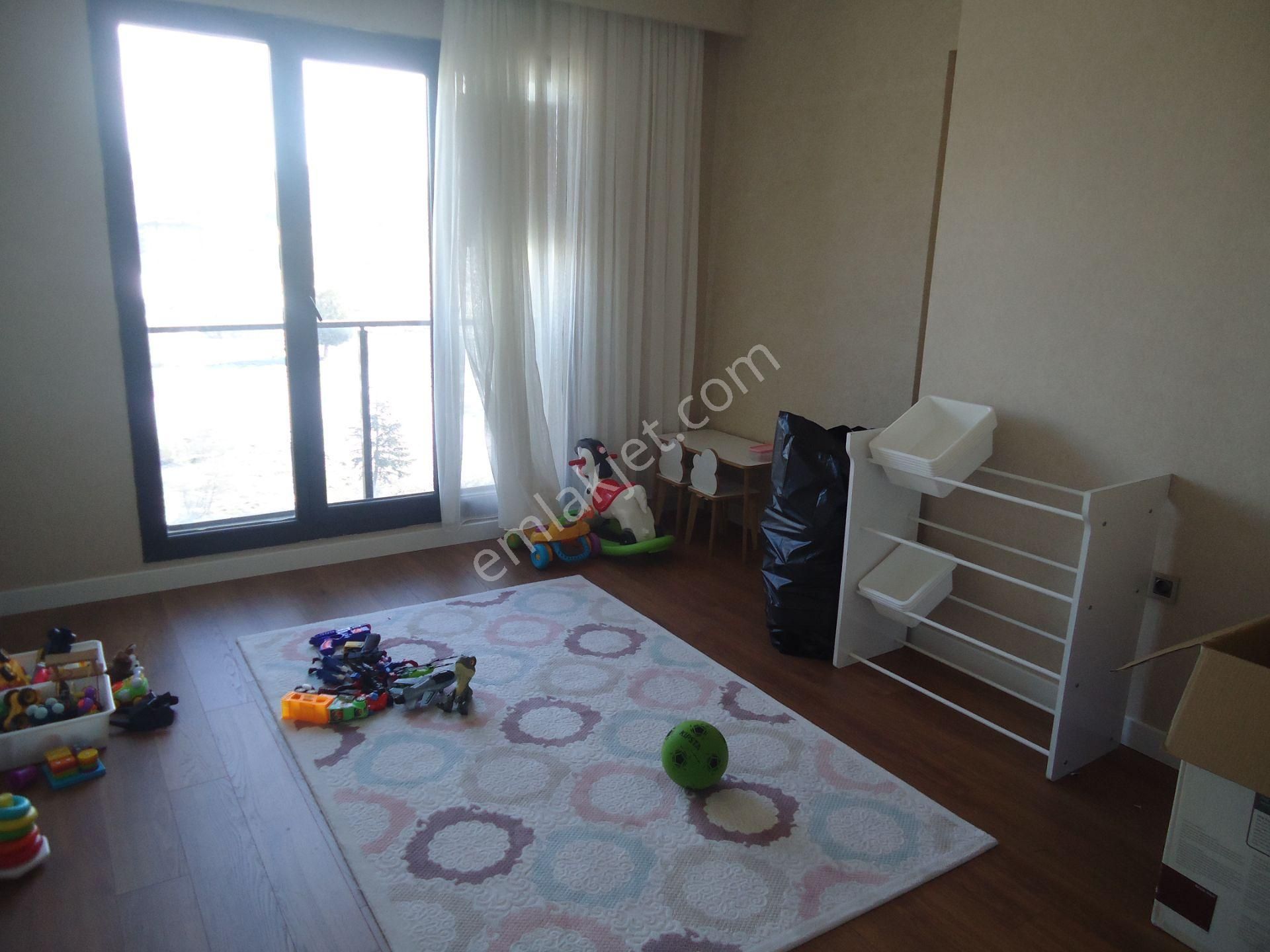 Krc'den Manzaralı Keçiören Ovacıkta Full Yapılı Katta Kiralık 4+1 Daire - Görsel 17