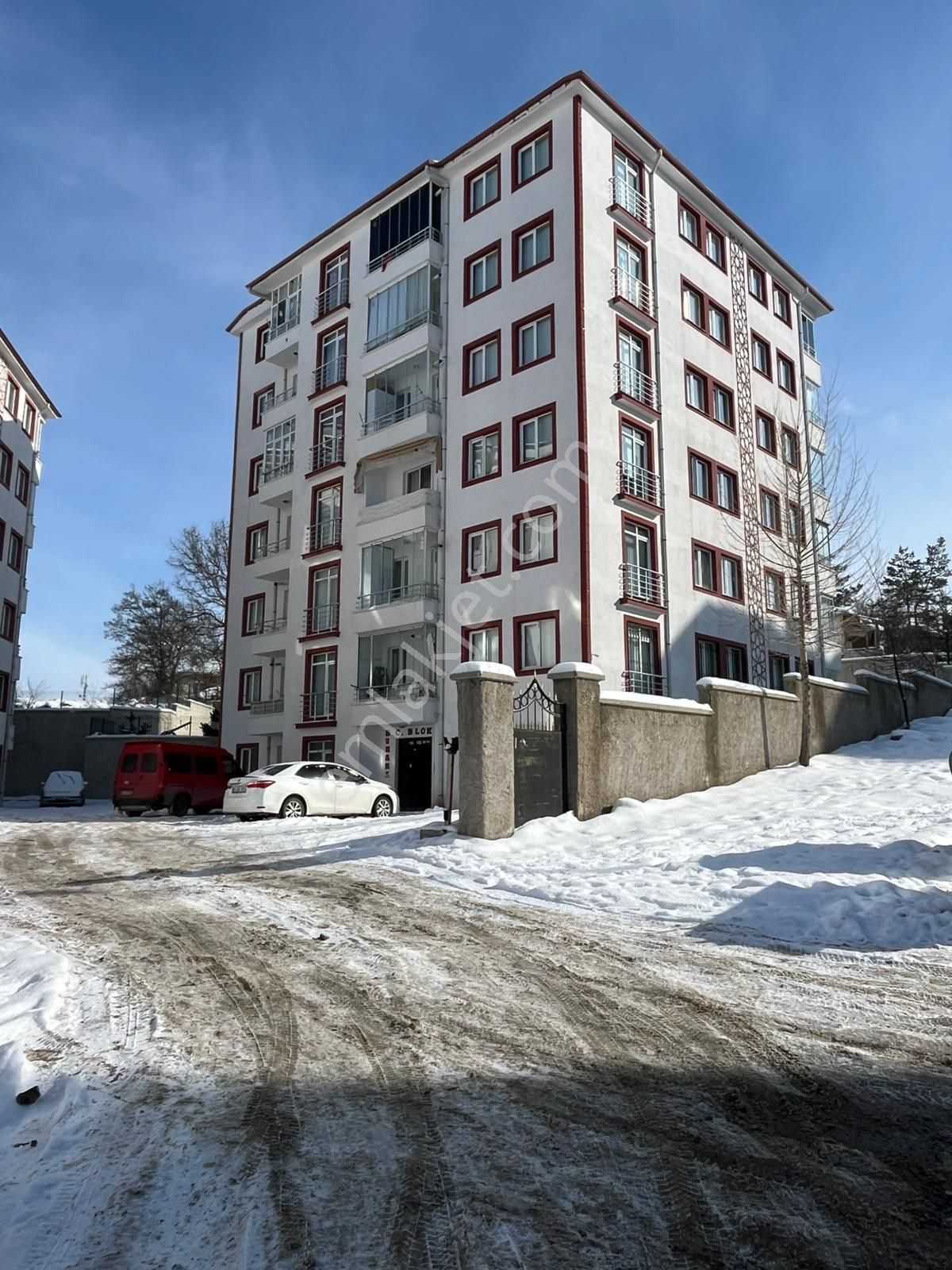 Stadyum Yakınında 3+0 Satılık Daire***burcu Emlaktan***