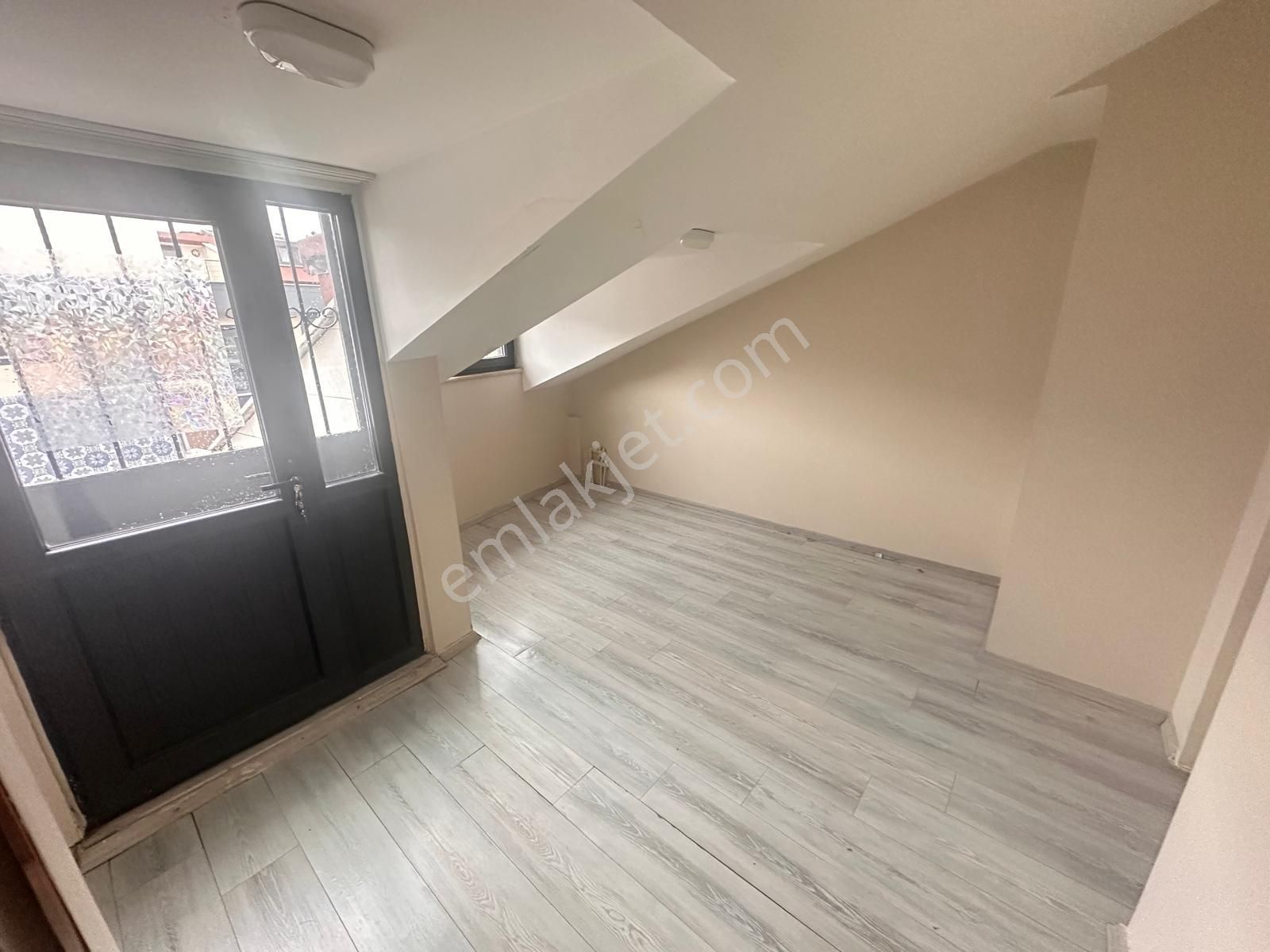 Çeliktepe'de Metroya 7dk, 2+1,75 M2, Temiz, Dubleks Daire - Görsel 11