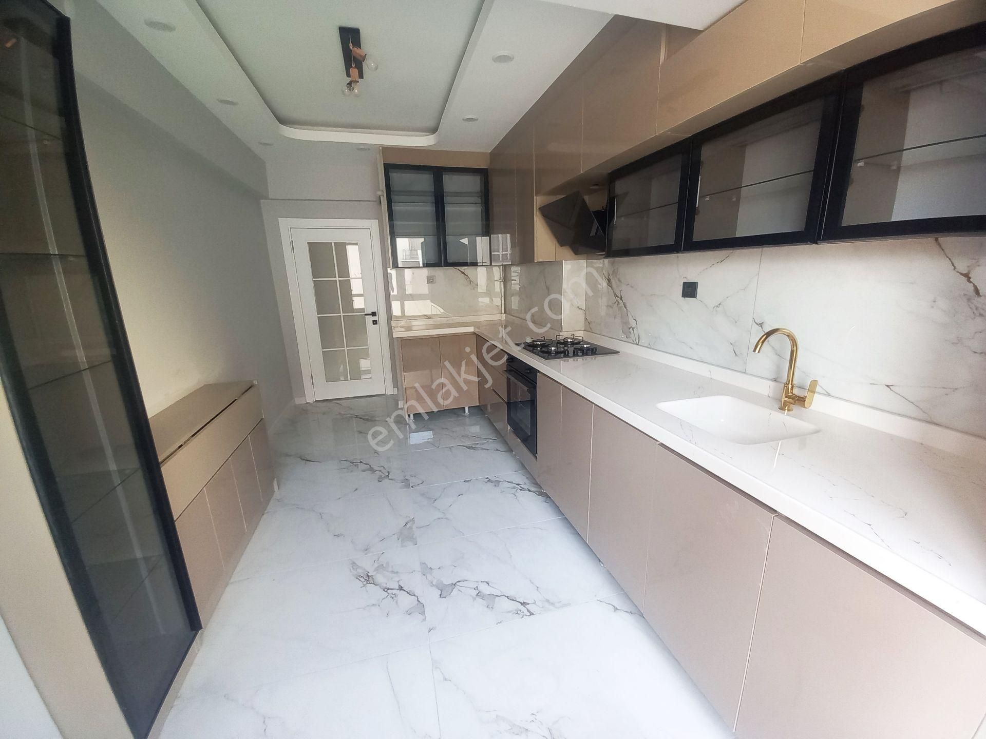 Sincan Andiçen Mahallesinde Salon Bağımsız Ultra Lüx Yapılı Satılık 3+1 Daire