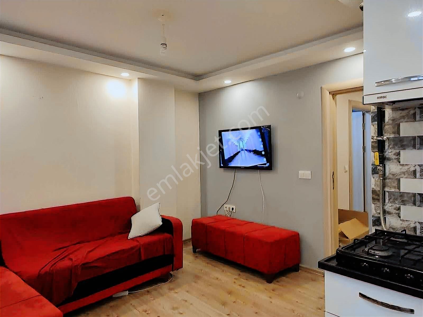Mecidiyeköy 1 + 1 Asansörlü Eşyalı Cadde Üzeri Kiralık Daire