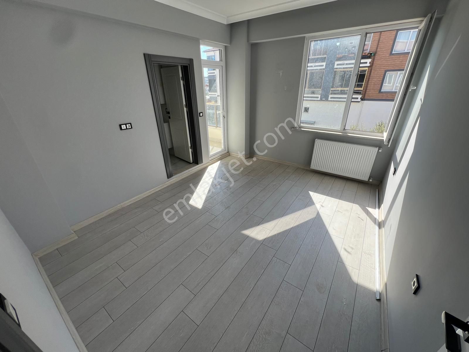 ▀jet Emlaktan Kadıköy'de Geniş Kullanışlı Ebv. Banyolu 2+1 Daire - Görsel 20