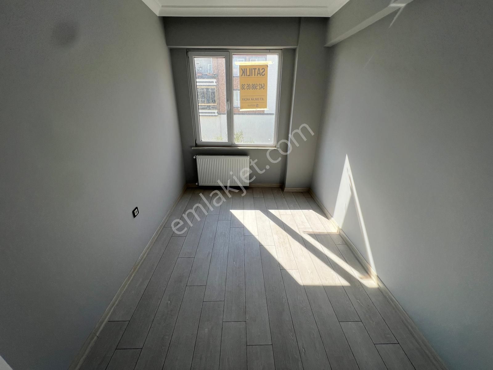 ▀jet Emlaktan Kadıköy'de Geniş Kullanışlı Ebv. Banyolu 2+1 Daire - Görsel 22