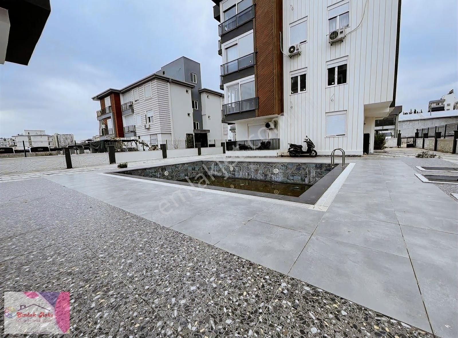 Tranvay Dibinde Havuzlu Sıfır Arakat - Görsel 10