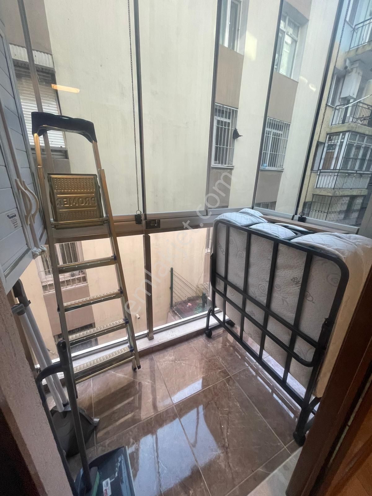 Turpa'dan Üçyol Meydan Metronun Yanı Başında 2+1 Kiralık Daire - Görsel 28