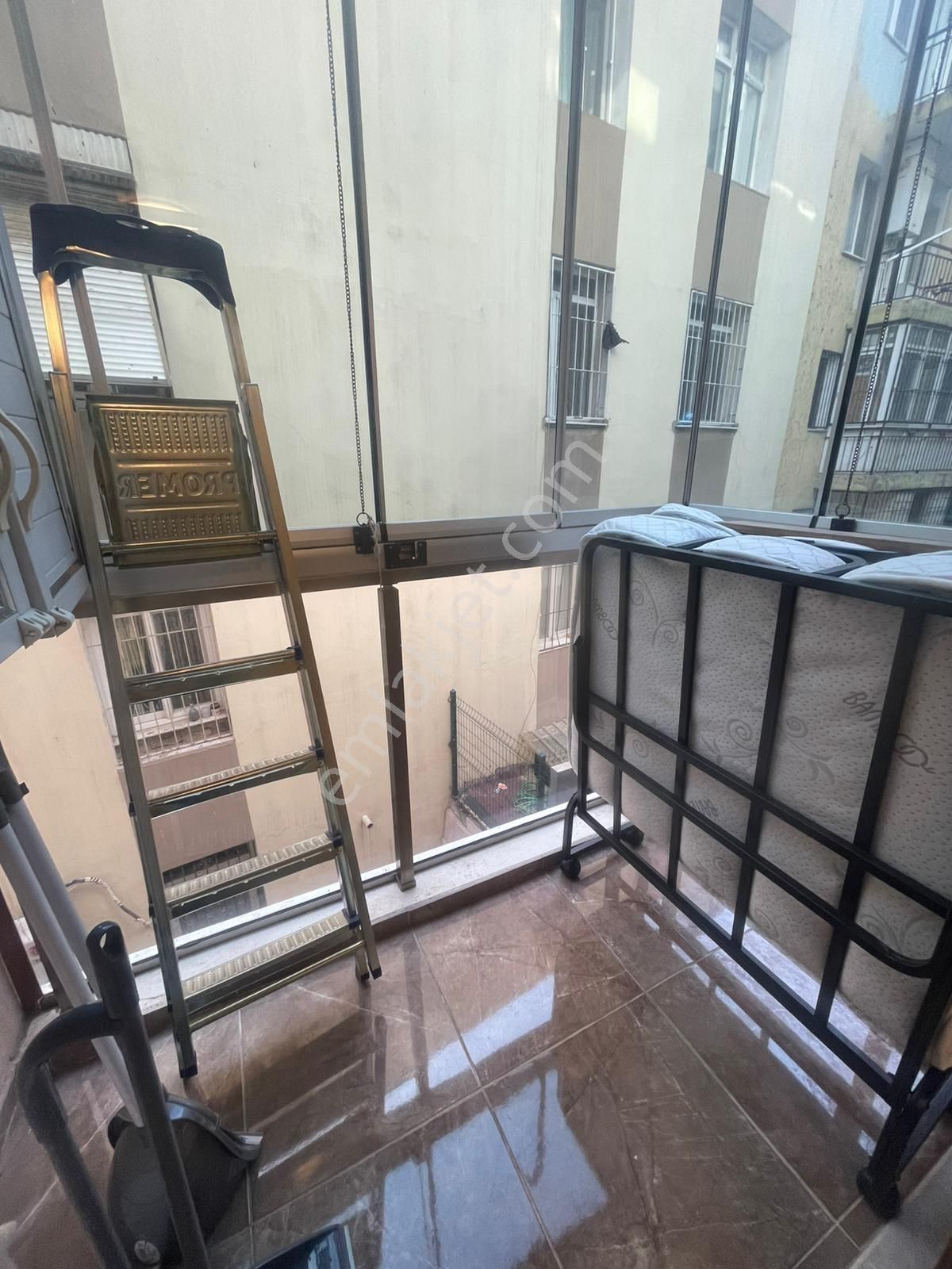 Turpa'dan Üçyol Meydan Metronun Yanı Başında 2+1 Kiralık Daire - Görsel 7