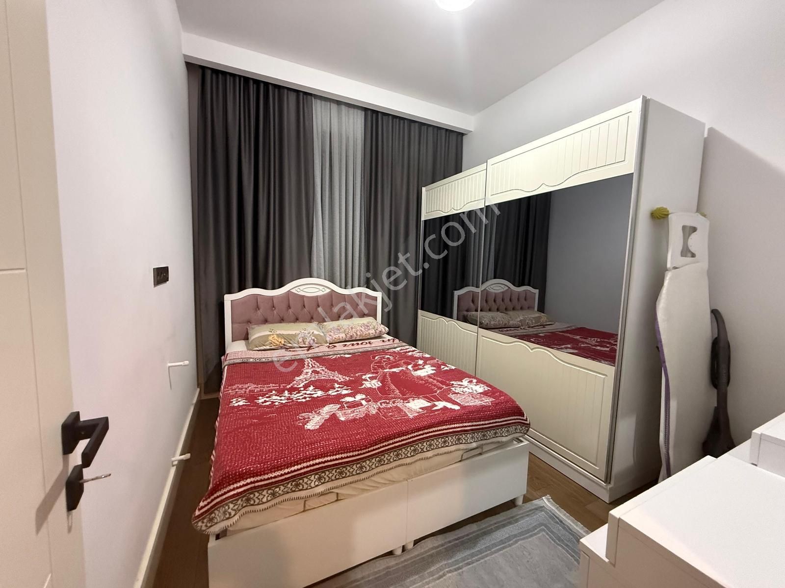 Altıntaş'da Havuzlu Site İçerisinde 1+1 Eşyalı Kiralık - Görsel 3