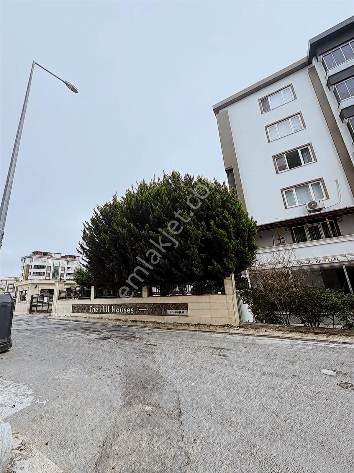 Mut Grouptan Tepede Cadde Üstü Site İçinde Kiralık 3+1