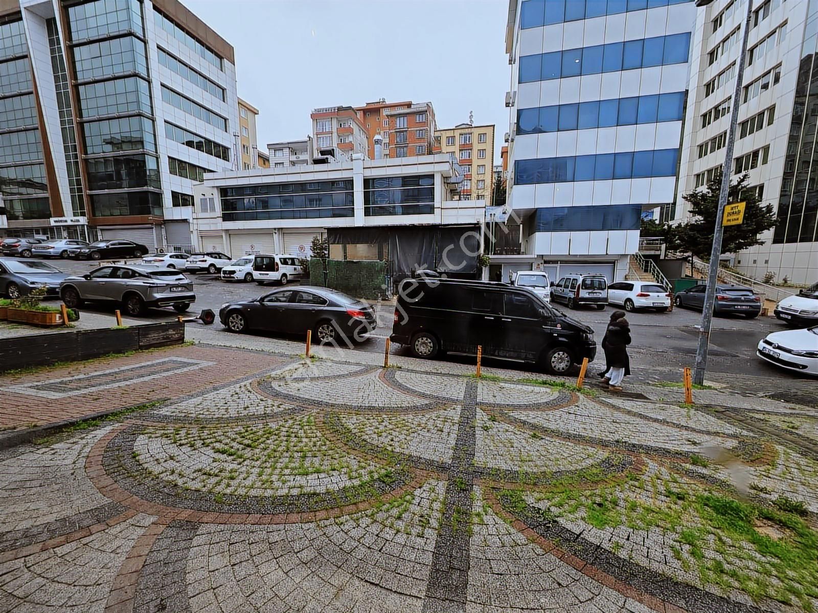 Ümraniye İkbal Caddesinde Otoparklı Depolu Dükkan - Görsel 23