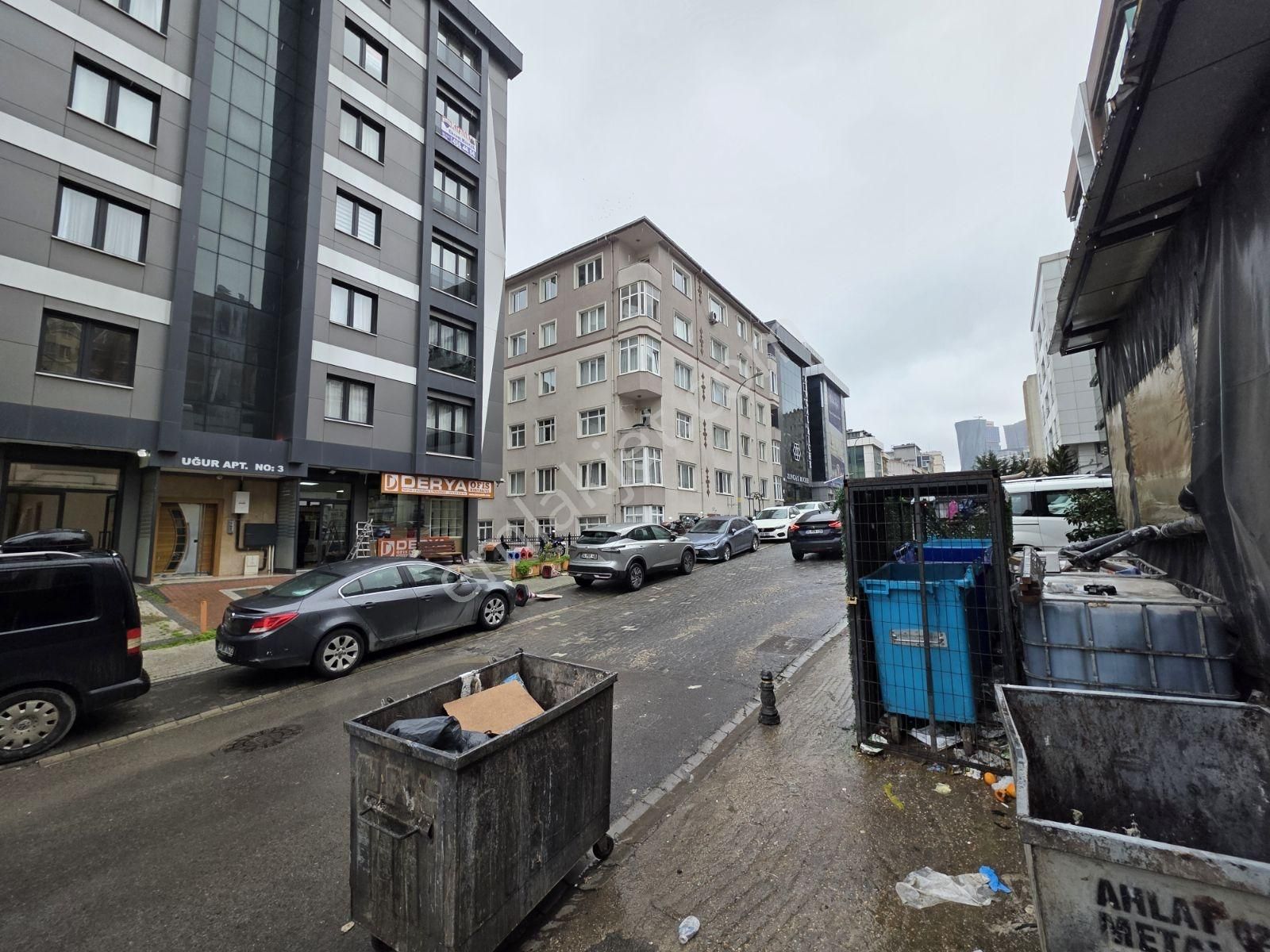 Ümraniye İkbal Caddesinde Otoparklı Depolu Dükkan - Görsel 12
