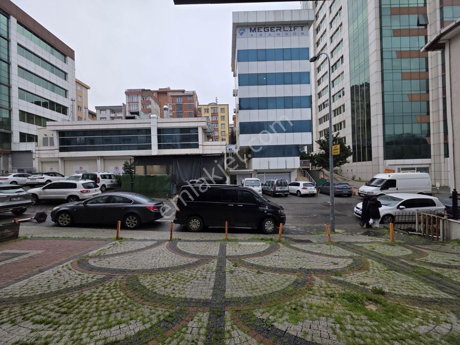 Ümraniye İkbal Caddesinde Otoparklı Depolu Dükkan - Görsel 24