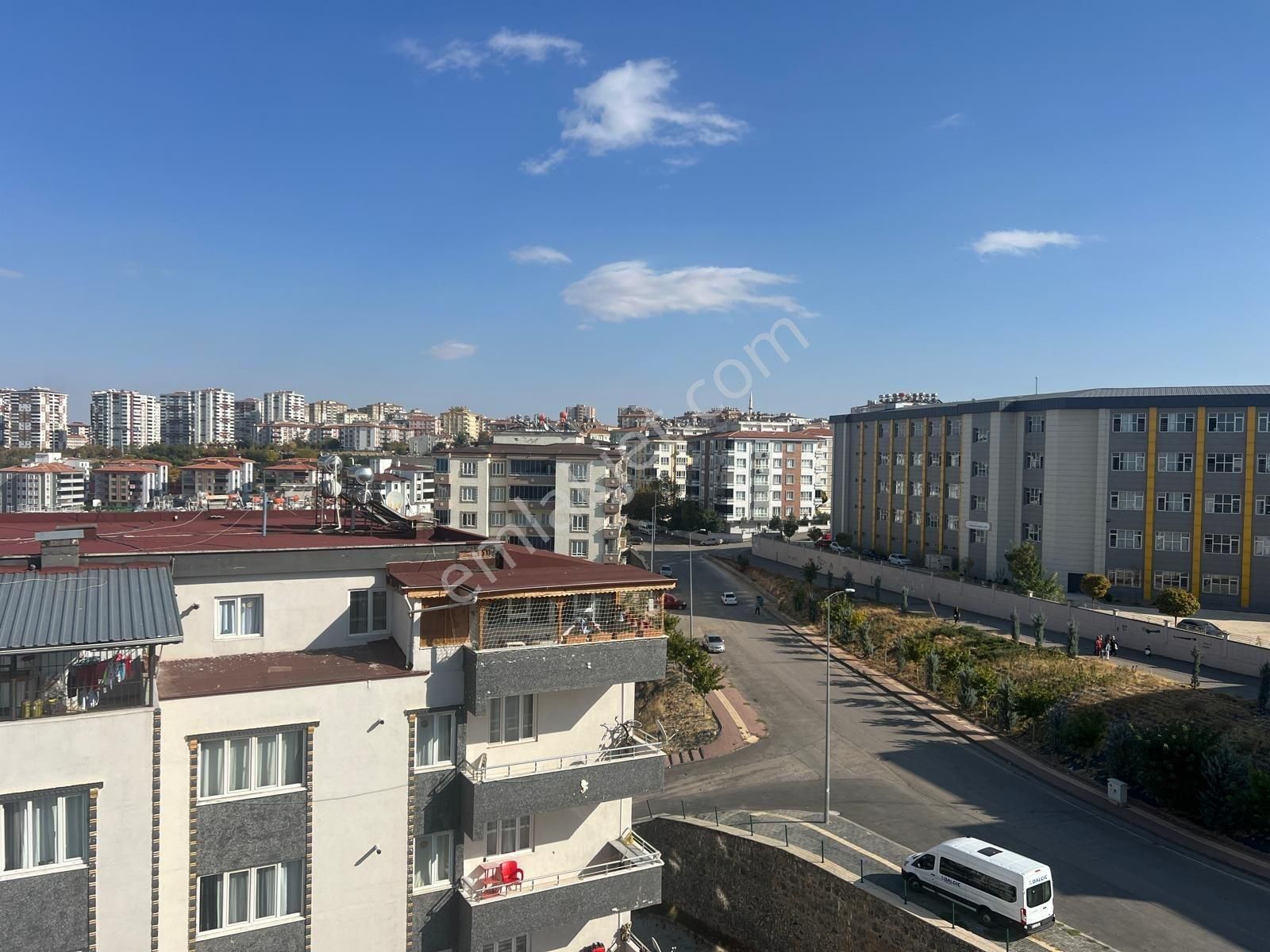 Konum'dan Teras Balkonlu Geniş 1+1 Satılık Fırsat Daire - Görsel 3