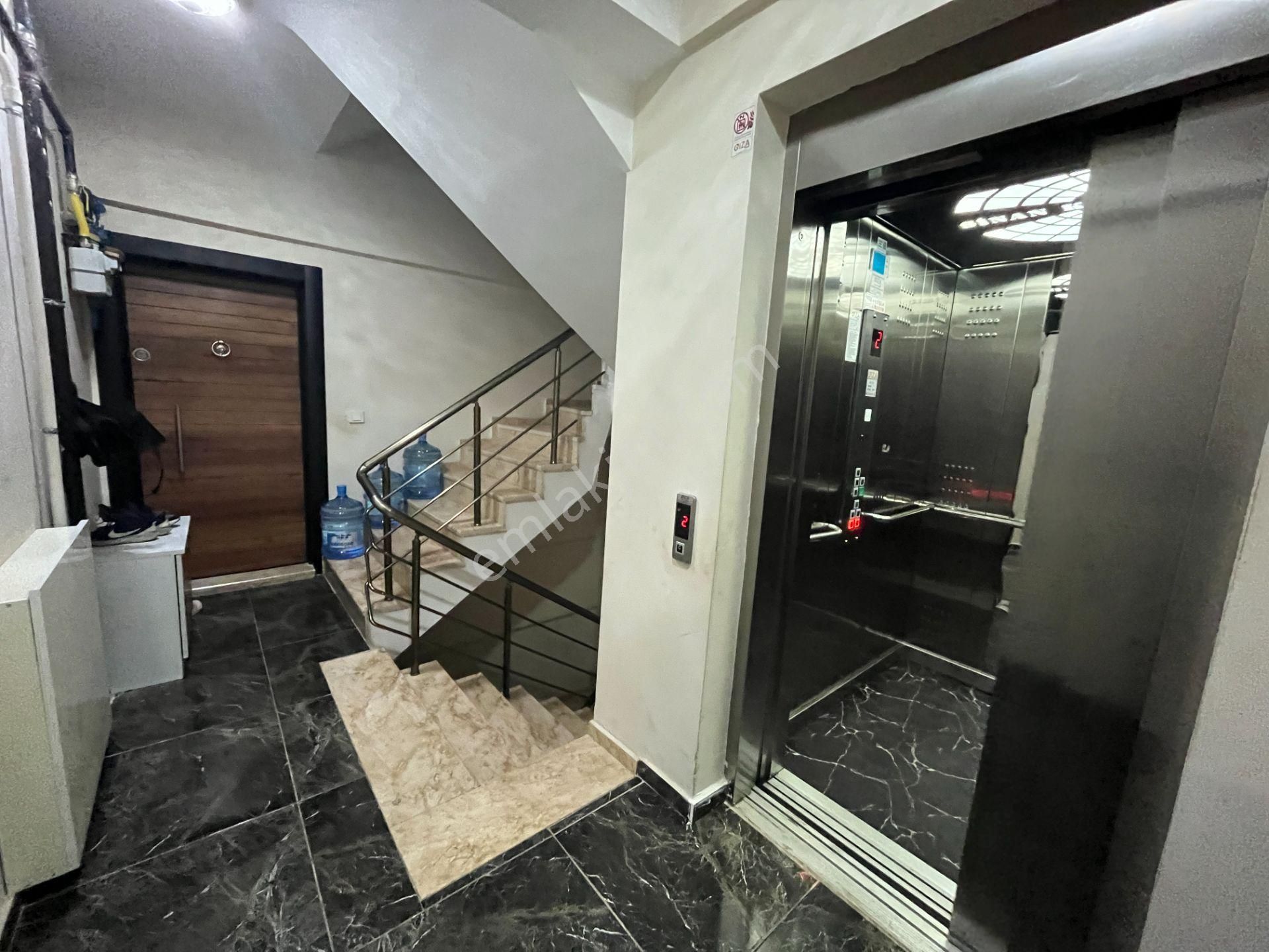 Samandıra'da Krediye Uygun 3.kat İskanlıve Kombili 3+1 Lüksdaire