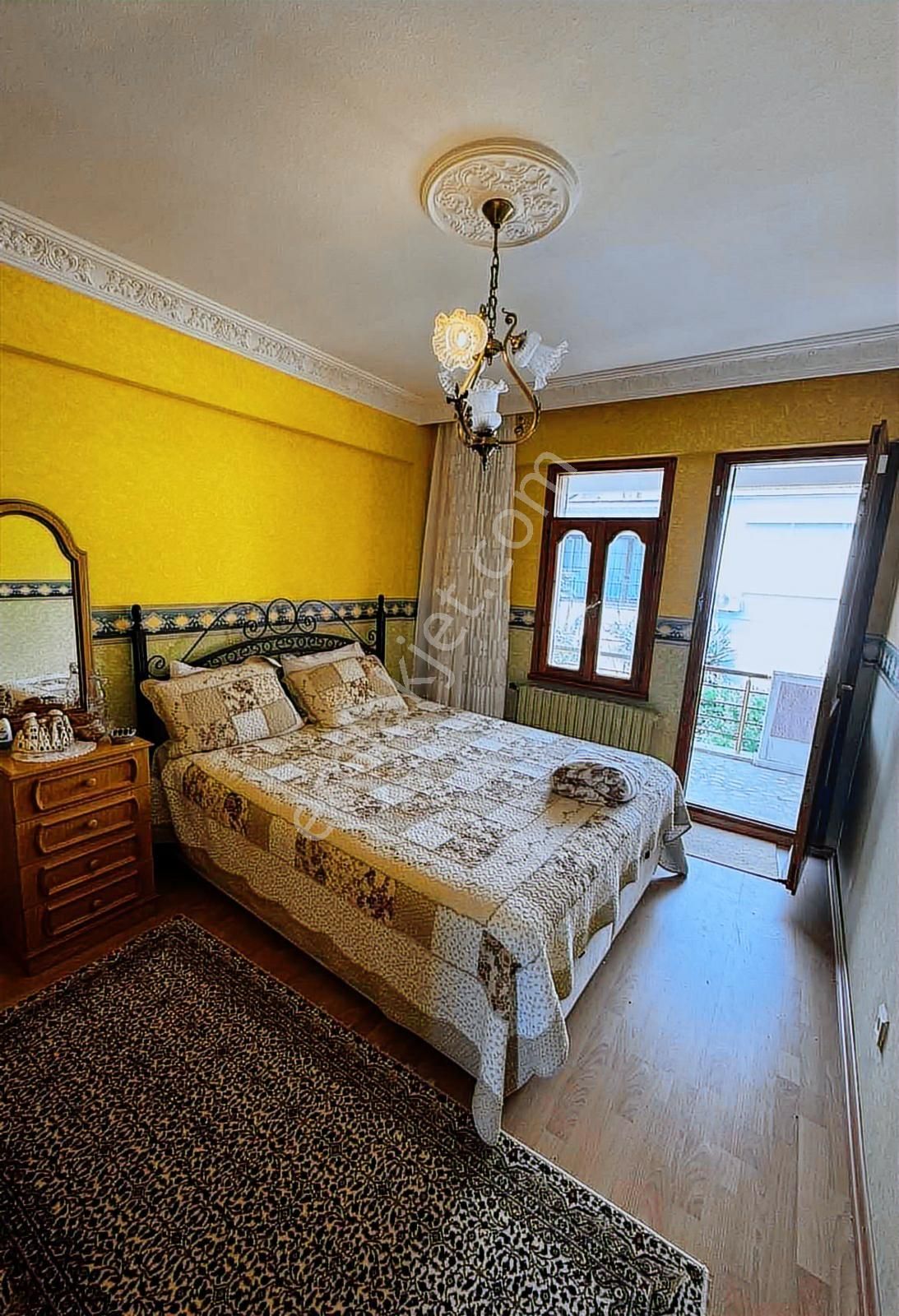 Denize Sıfır Konumda 3 Katlı Villa 5+1 Manzaralı - Görsel 12