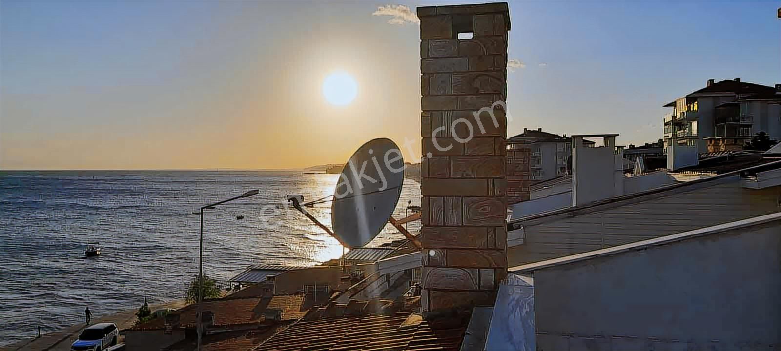 Denize Sıfır Konumda 3 Katlı Villa 5+1 Manzaralı - Görsel 18