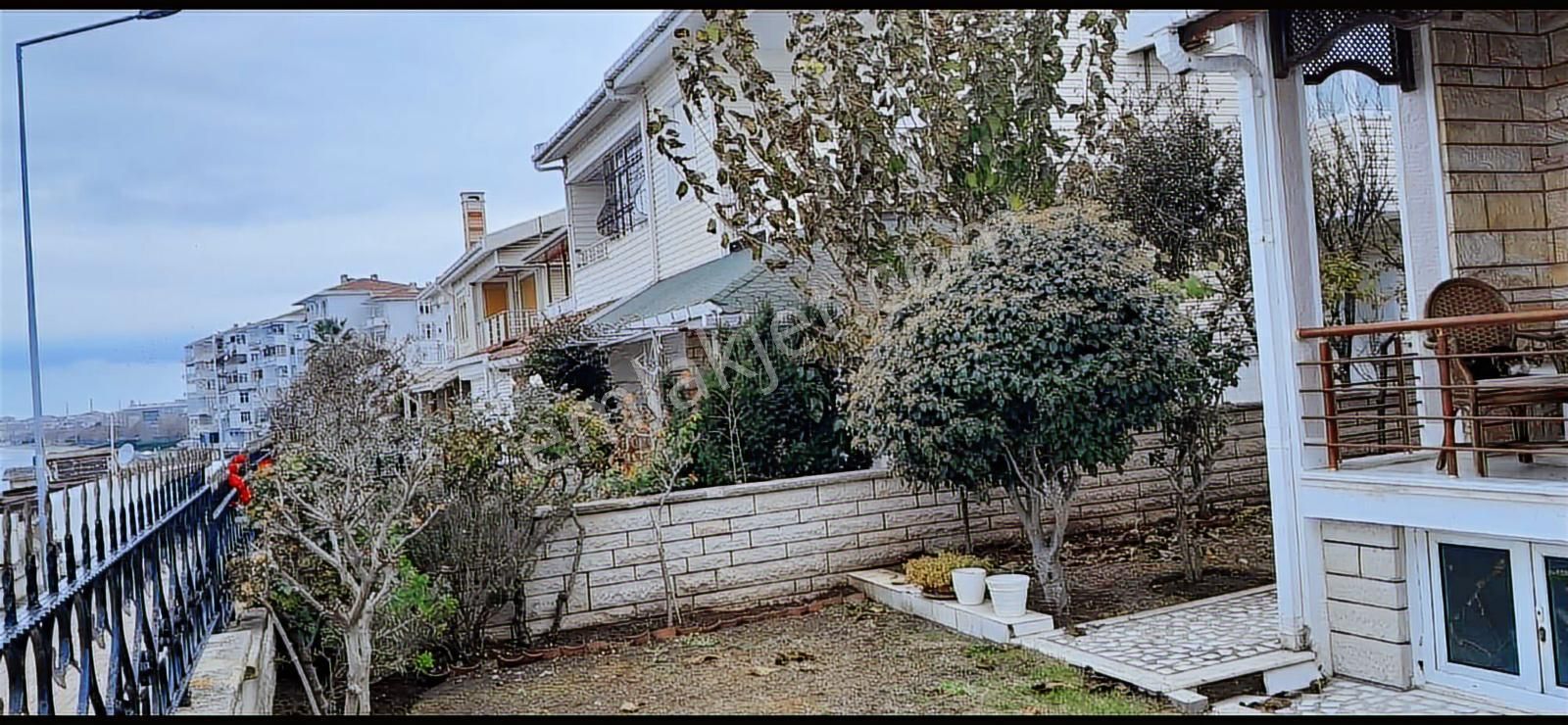 Denize Sıfır Konumda 3 Katlı Villa 5+1 Manzaralı - Görsel 8