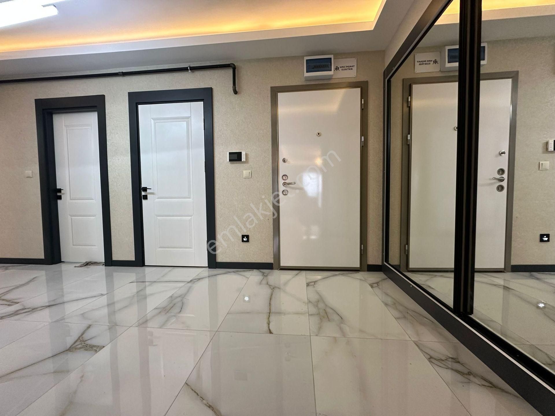 Pursaklar Mehmet Zengin Emlak'tan Kapalı Otoparklı Teras Balkonlu 1.kat 4+1 Ultra Lüks Sitede - Görsel 26